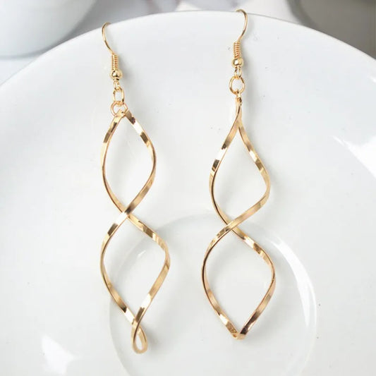 Aretes Espiral Curvados Elegantes